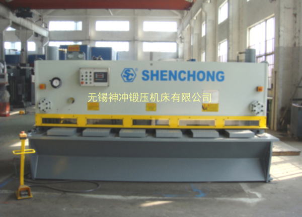 QC11Y-8×3200液壓剪板機(jī).jpg QC11Y-8×3200液壓剪板機(jī).jpg