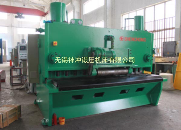 QC11Y-20×2500液壓剪板機(jī).jpg QC11Y-20×2500液壓剪板機(jī).jpg