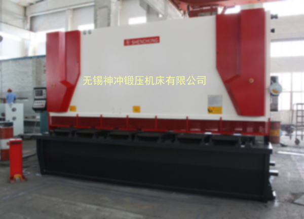 QC11Y-40X4000液壓閘式剪板機.jpg QC11Y-40X4000液壓閘式剪板機.jpg