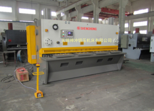 16mmx3200mm數(shù)控剪板機(jī).jpg 16x3200數(shù)控剪板機(jī).jpg