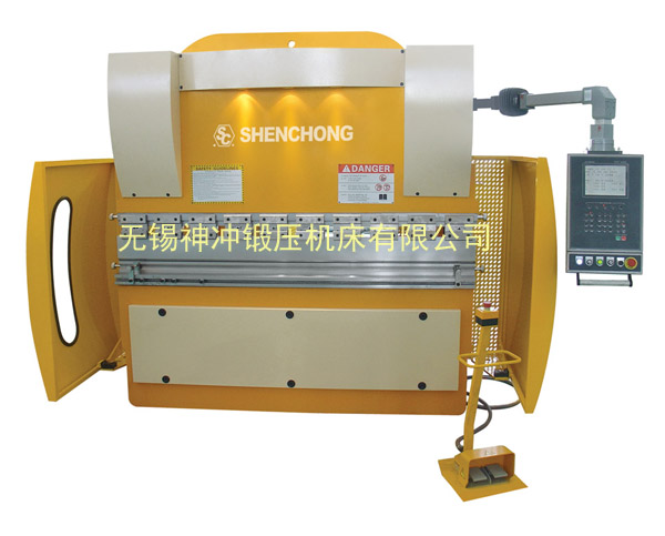 WE67K-63T2500電液數(shù)控折彎機.jpg WE67K-63T2500電液數(shù)控折彎機.jpg