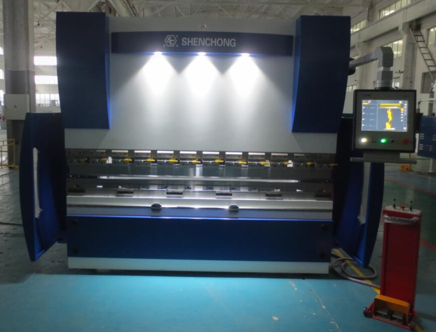 數(shù)控折彎?rùn)C(jī)帶電液壓補(bǔ)償圖片 數(shù)控折彎?rùn)C(jī)帶電液壓補(bǔ)償圖片