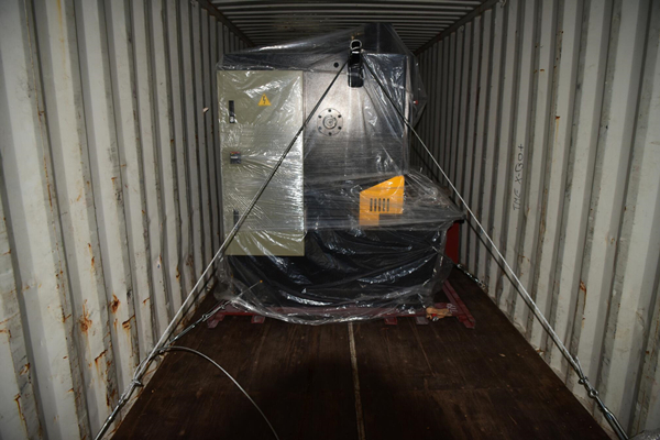 神沖機(jī)器裝箱完畢.jpg 神沖機(jī)器裝箱完畢.jpg