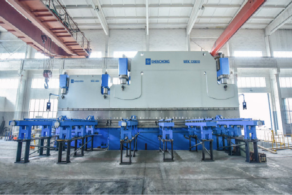 無錫神沖數(shù)控折彎機.jpg 無錫神沖數(shù)控折彎機.jpg