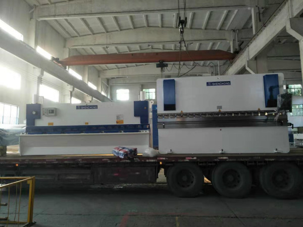 數(shù)控折彎?rùn)C(jī)、數(shù)控剪板機(jī)發(fā)貨到廈門(mén)