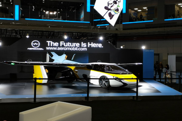 進(jìn)博會(huì)上的飛機(jī) 進(jìn)博會(huì)上的飛機(jī)