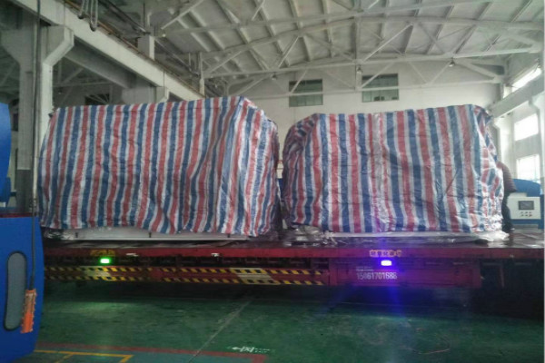 6軸數(shù)控折彎?rùn)C(jī)裝車中 6軸數(shù)控折彎?rùn)C(jī)裝車中